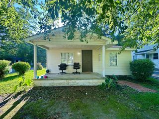 1096 Fountain St, Dothan, AL 36303