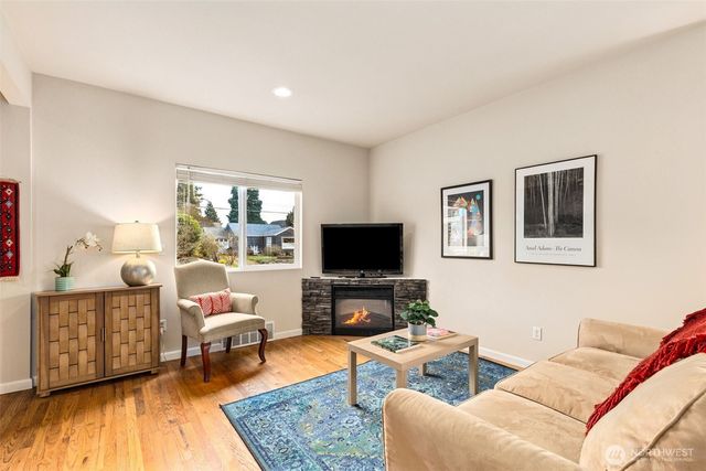 7755 29th Avenue NW, Seattle, WA 98117