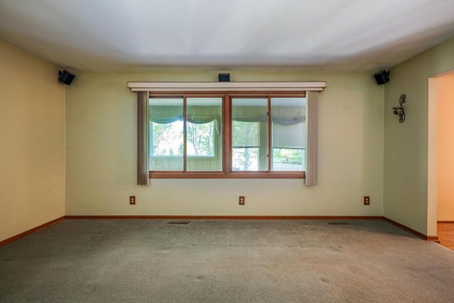 1081 N Eastwood DRIVE, Silver Lake, WI 53170
