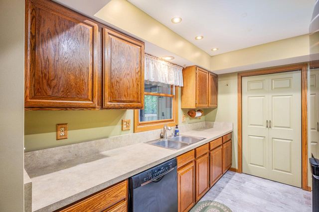 1081 N Eastwood DRIVE, Silver Lake, WI 53170