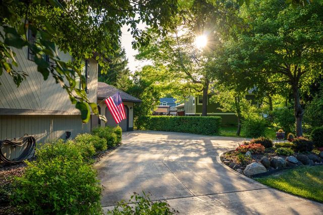 1081 N Eastwood DRIVE, Silver Lake, WI 53170
