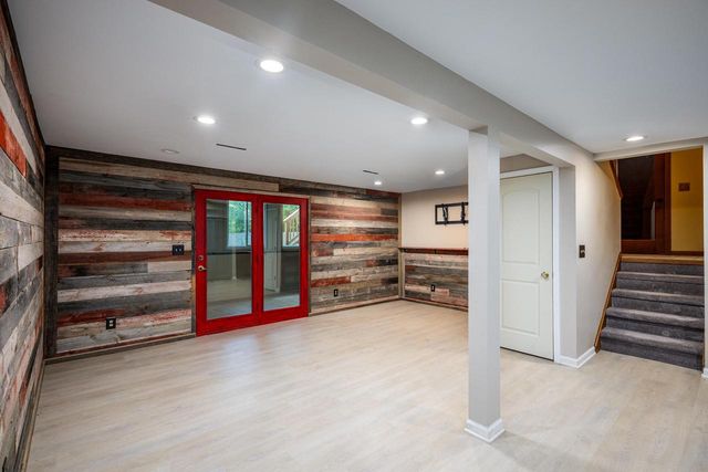 1081 N Eastwood DRIVE, Silver Lake, WI 53170