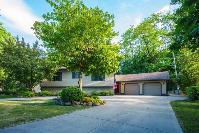 1081 N Eastwood DRIVE, Silver Lake, WI 53170