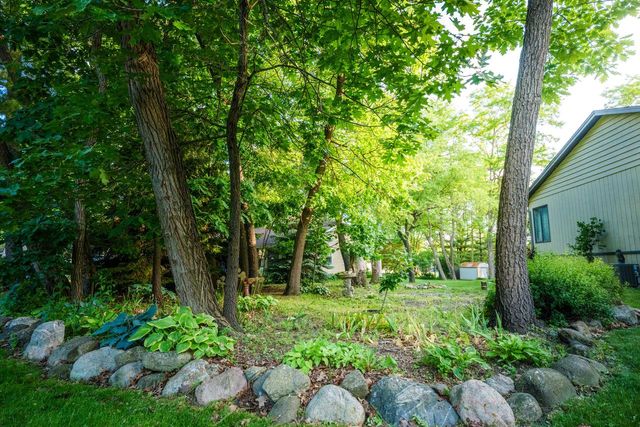 1081 N Eastwood DRIVE, Silver Lake, WI 53170