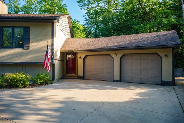 1081 N Eastwood DRIVE, Silver Lake, WI 53170