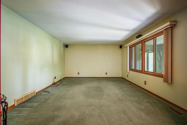 1081 N Eastwood DRIVE, Silver Lake, WI 53170