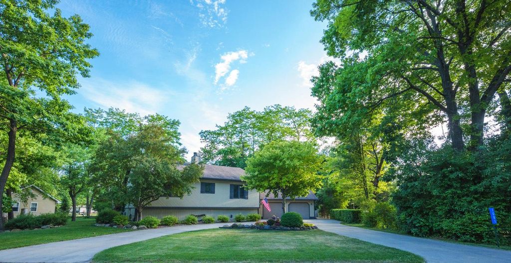 1081 N Eastwood DRIVE, Silver Lake, WI 53170