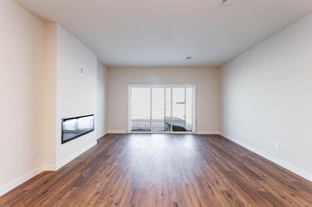 6767 66th Avenue S, Horace, ND 58047