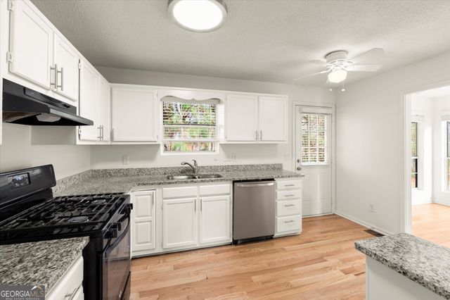 5984 Brookside Court SE, Mableton, GA 30126