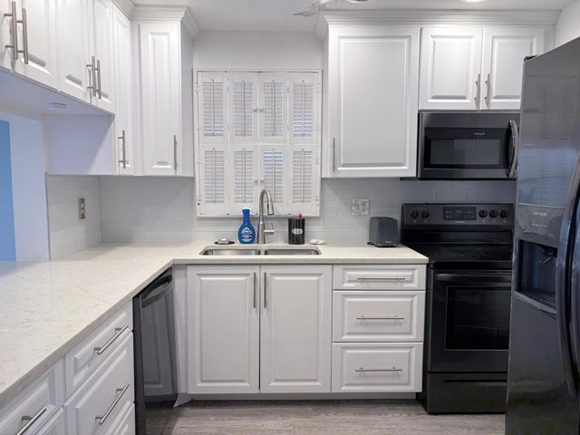 2316 S Cypress Bend Drive 318, Pompano Beach, FL 33069