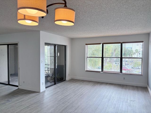 2316 S Cypress Bend Drive 318, Pompano Beach, FL 33069