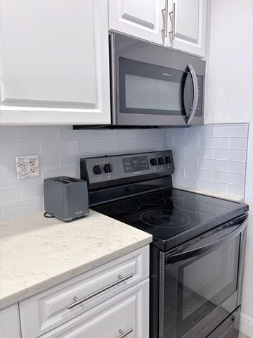 2316 S Cypress Bend Drive 318, Pompano Beach, FL 33069