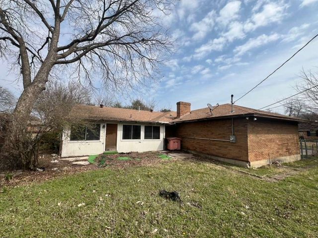 2477 Pinebluff Drive, Dallas, TX 75228