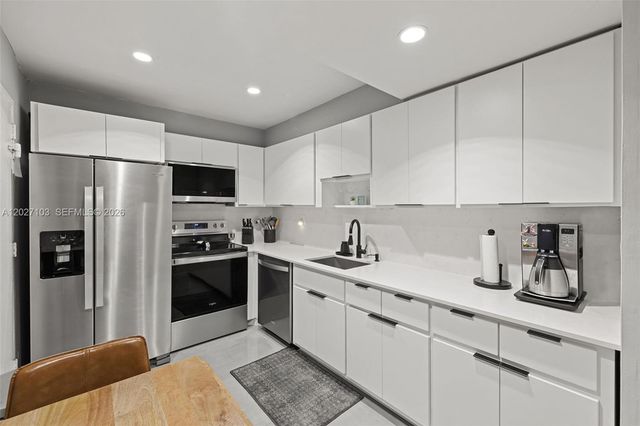 5001 Collins Avenue 1E, Miami Beach, FL 33140