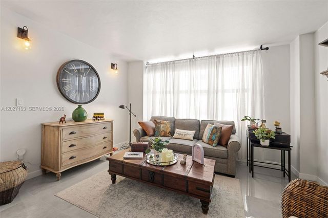 5001 Collins Avenue 1E, Miami Beach, FL 33140