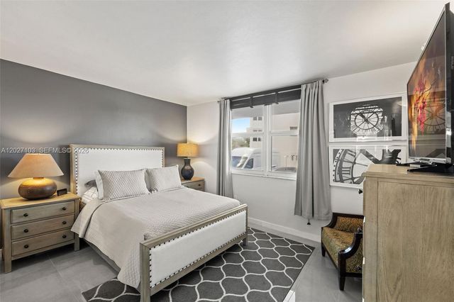 5001 Collins Avenue 1E, Miami Beach, FL 33140