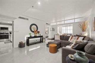 5001 Collins Avenue 1E, Miami Beach, FL 33140