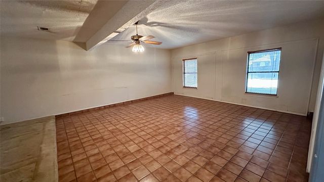 1409 Essex Drive, Desoto, TX 75115