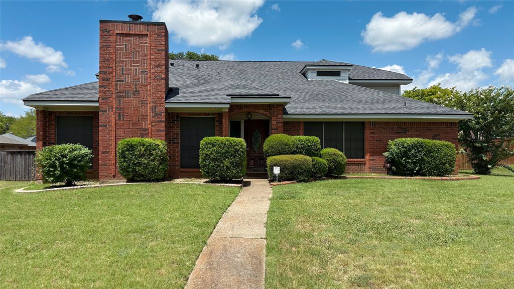 1409 Essex Drive, Desoto, TX 75115