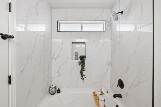 212 Meadow Park DR, Georgetown, TX 78626