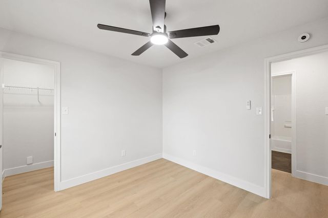 212 Meadow Park DR, Georgetown, TX 78626