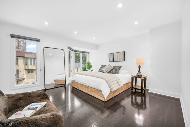 20 Veterans Way, Edgewater Boro, NJ 07020