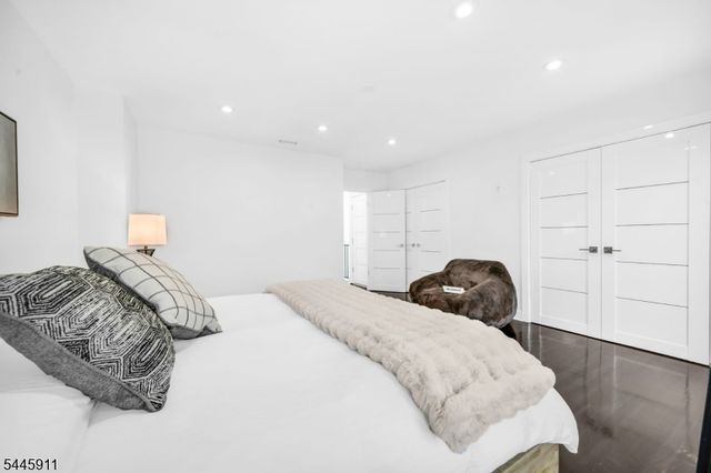20 Veterans Way, Edgewater Boro, NJ 07020