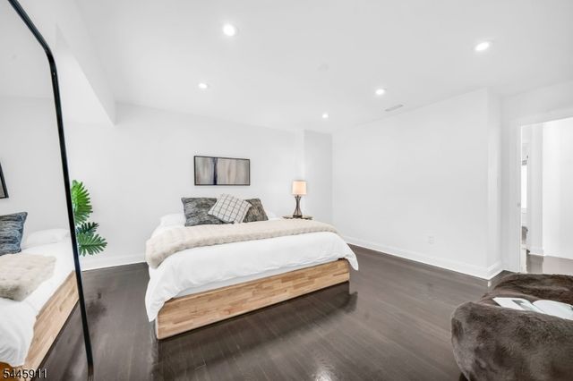 20 Veterans Way, Edgewater Boro, NJ 07020
