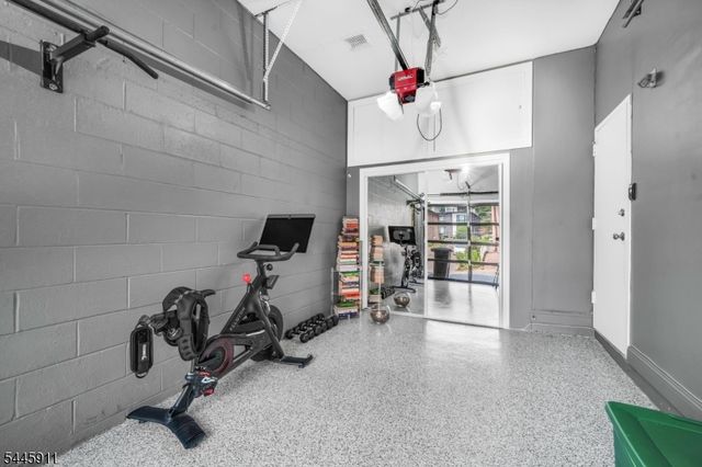 20 Veterans Way, Edgewater Boro, NJ 07020