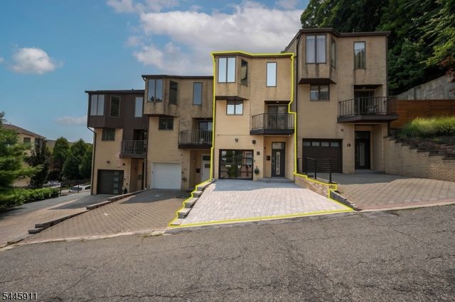 20 Veterans Way, Edgewater Boro, NJ 07020