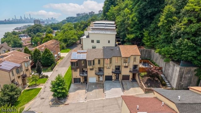 20 Veterans Way, Edgewater Boro, NJ 07020
