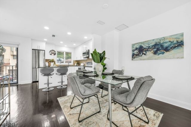 20 Veterans Way, Edgewater Boro, NJ 07020