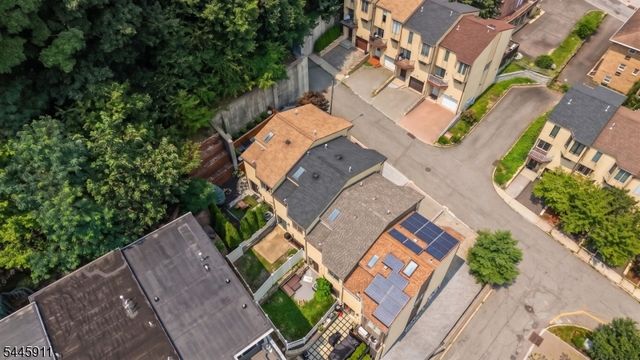 20 Veterans Way, Edgewater Boro, NJ 07020