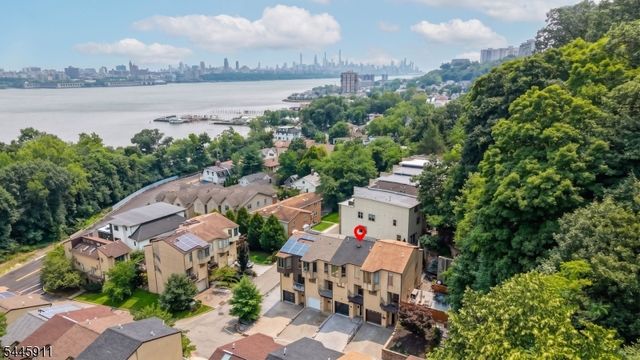 20 Veterans Way, Edgewater Boro, NJ 07020