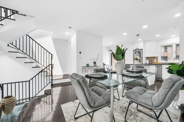 20 Veterans Way, Edgewater Boro, NJ 07020