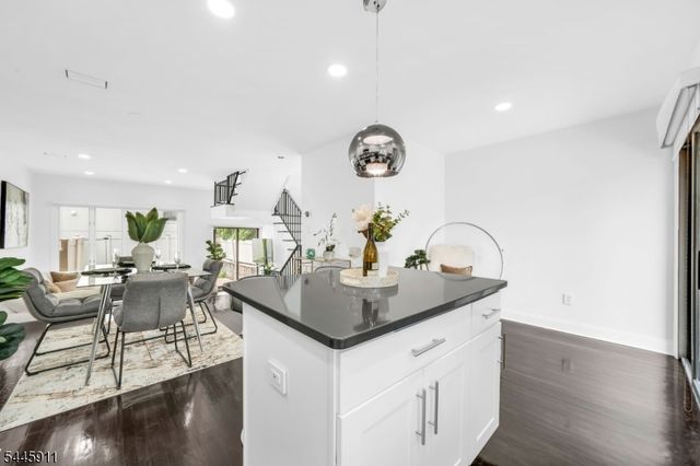 20 Veterans Way, Edgewater Boro, NJ 07020