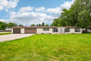 197 E Cermak Road, Braidwood, IL 60408