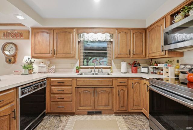 5225 Bedrock Court, Fort Wayne, IN 46825
