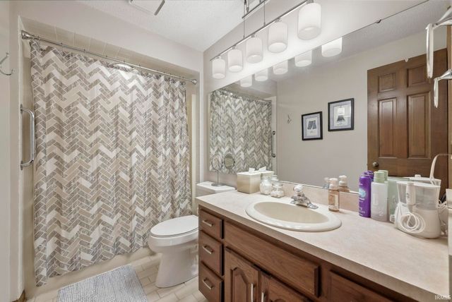 5225 Bedrock Court, Fort Wayne, IN 46825