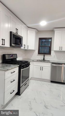 4 MEADOWSIDE CT, Medford, NJ 08055