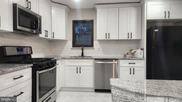 4 MEADOWSIDE CT, Medford, NJ 08055