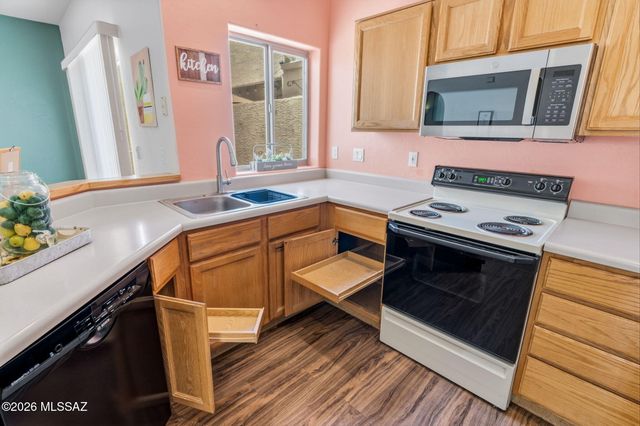 2832 S Full Moon Drive, Tucson, AZ 85713