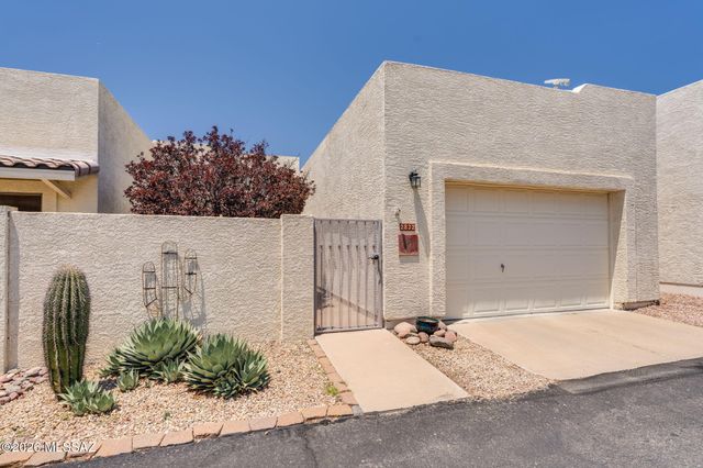 2832 S Full Moon Drive, Tucson, AZ 85713