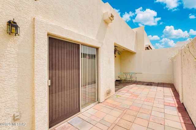 2832 S Full Moon Drive, Tucson, AZ 85713