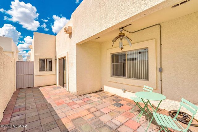 2832 S Full Moon Drive, Tucson, AZ 85713