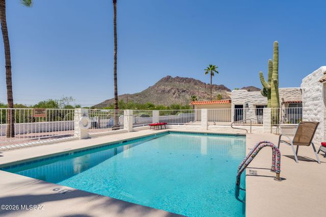 2832 S Full Moon Drive, Tucson, AZ 85713
