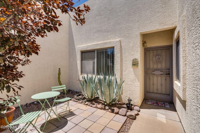 2832 S Full Moon Drive, Tucson, AZ 85713