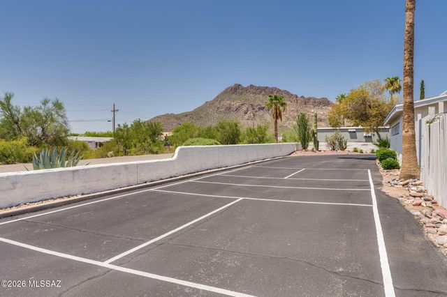2832 S Full Moon Drive, Tucson, AZ 85713