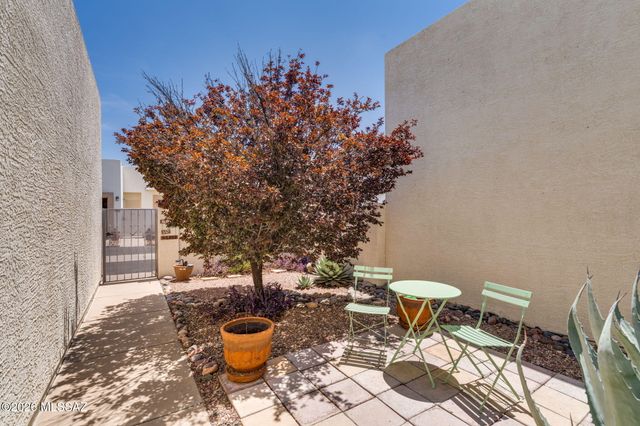 2832 S Full Moon Drive, Tucson, AZ 85713