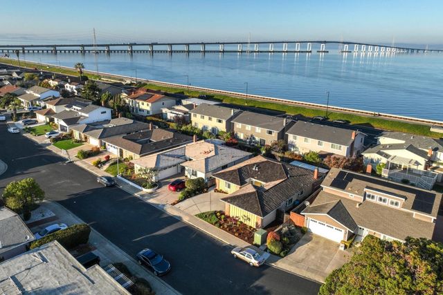 261 Pelican Ct., Foster City, CA 94404